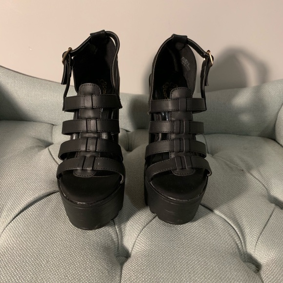Cute Black Summer Heels - Picture 1 of 4